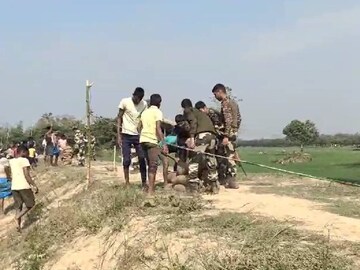 India Bangladesh border সীমান্তে লেগে গেল ভারত-বাংলাদেশের… দফায় দফায়  সংঘর্ষ! বাংলাদেশিরা যা করেছেন শুনলে গা জ্বলবে India Bangladesh border  tension Some Bangladeshi people ...