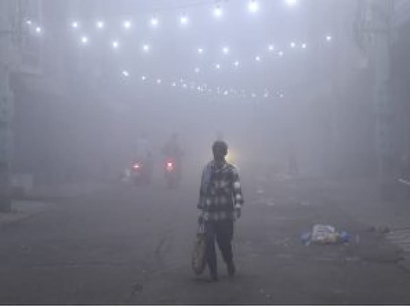 উত্তরবঙ্গের দু-এক জায়গায় শীতল দিনের মতো পরিস্থিতি। কাল বৃষ্টিপাতের সম্ভাবনা উত্তরবঙ্গে। দার্জিলিংয়ে হালকা তুষারপাতের সামান্য সম্ভাবনা। মঙ্গলবার বৃষ্টি হতে পারে দার্জিলিং-সহ চার জেলাতে। 