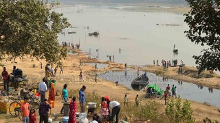 দামোদরর পাড়ে পিকনিক মুডে বর্ধমানবাসী। দামোদরর পাড়ে পিকনিক মুডে বর্ধমানবাসী।