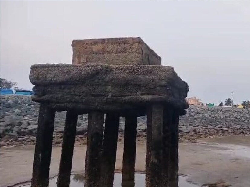 দিঘায় সমুদ্র স্নানের সময় প্রায়ই এই জিনিসটি পর্যটকদের চোখে পড়ে। ওল্ড দিঘা সমুদ্র সৈকতের কাছেই প্রাচীন এই ভগ্নস্তুপ টি লক্ষ্য করা যায়। এই ভগ্নস্তুপটি আসলে আর কিছুই নয় একটি আওয়াচ টাওয়ারের বর্তমান রূপ।