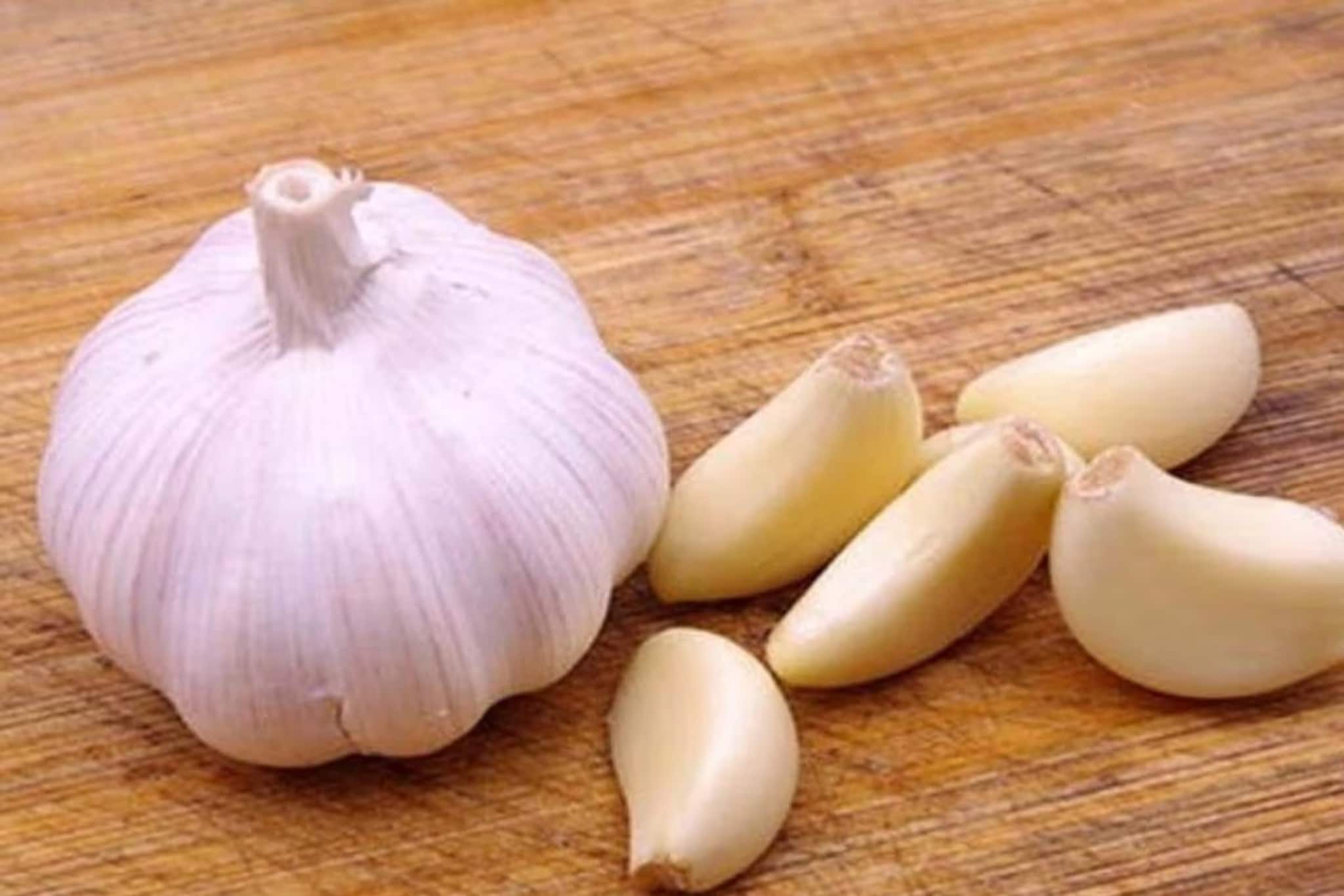 টানা ৯০ দিন ধরে এই নিয়মে রসুন খান! কী কী রোগ দূর হবে জানলে চমকে যাবেন