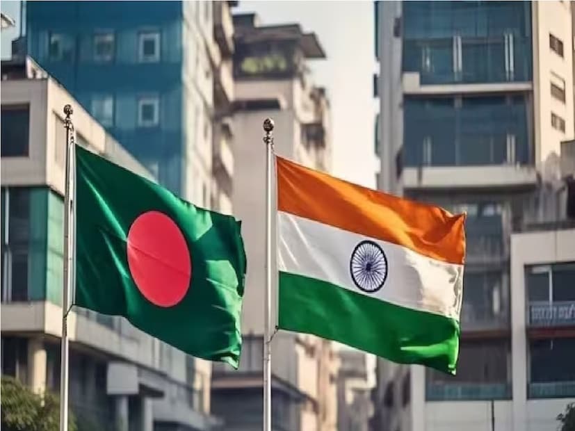 শেখ হাসিনা নিয়ে ভারত সরকারকে ফের হুঁশিয়ারি দিল বাংলাদেশ সরকার। এবার ভারতকে হুমকি দিলেন বাংলাদেশের সরকারের আইনি উপদেষ্টা আসিফ নজরুল। 