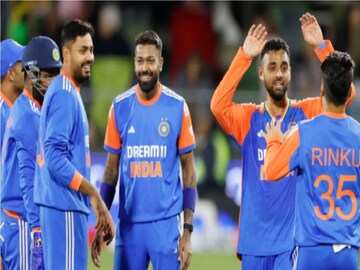 Ind vs Eng T20: জয়ের মাখন দৌড়ে ফুলস্টপ, রাজকোটে লড়বড়ে ভারতীয় ব্যাটিং, সিরিজ ২-১ করল ইংল্যান্ড Ind vs Eng T20: জয়ের মাখন দৌড়ে ফুলস্টপ, রাজকোটে লড়বড়ে ভারতীয় ব্যাটিং, সিরিজ ২-১ করল ইংল্যান্ড