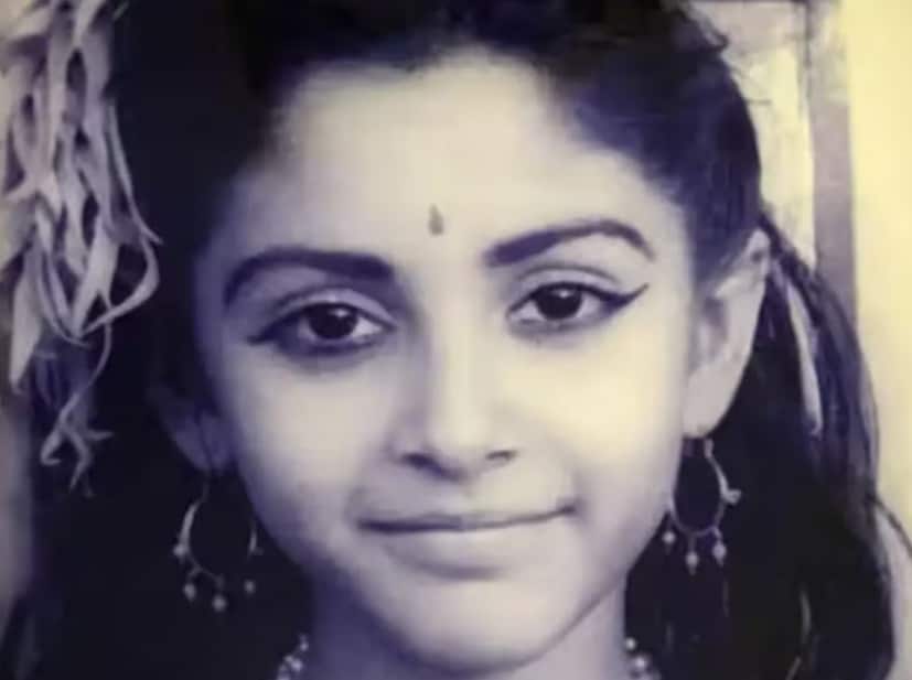 খুব ছোট বয়স থেকে তিনি ছবির জগতে পা রাখেন৷ তাঁর যেমন চোখ ধাঁধাঁনো রূপ তেমনই নজরকাড়া অভিনয়৷ দক্ষিণের সুপারস্টার নায়িকা বলিউডেও সমান জনপ্রিয়৷ তবে ব্যক্তিগত জীবন ছিল নরকযন্ত্রণায় মোড়া৷ 