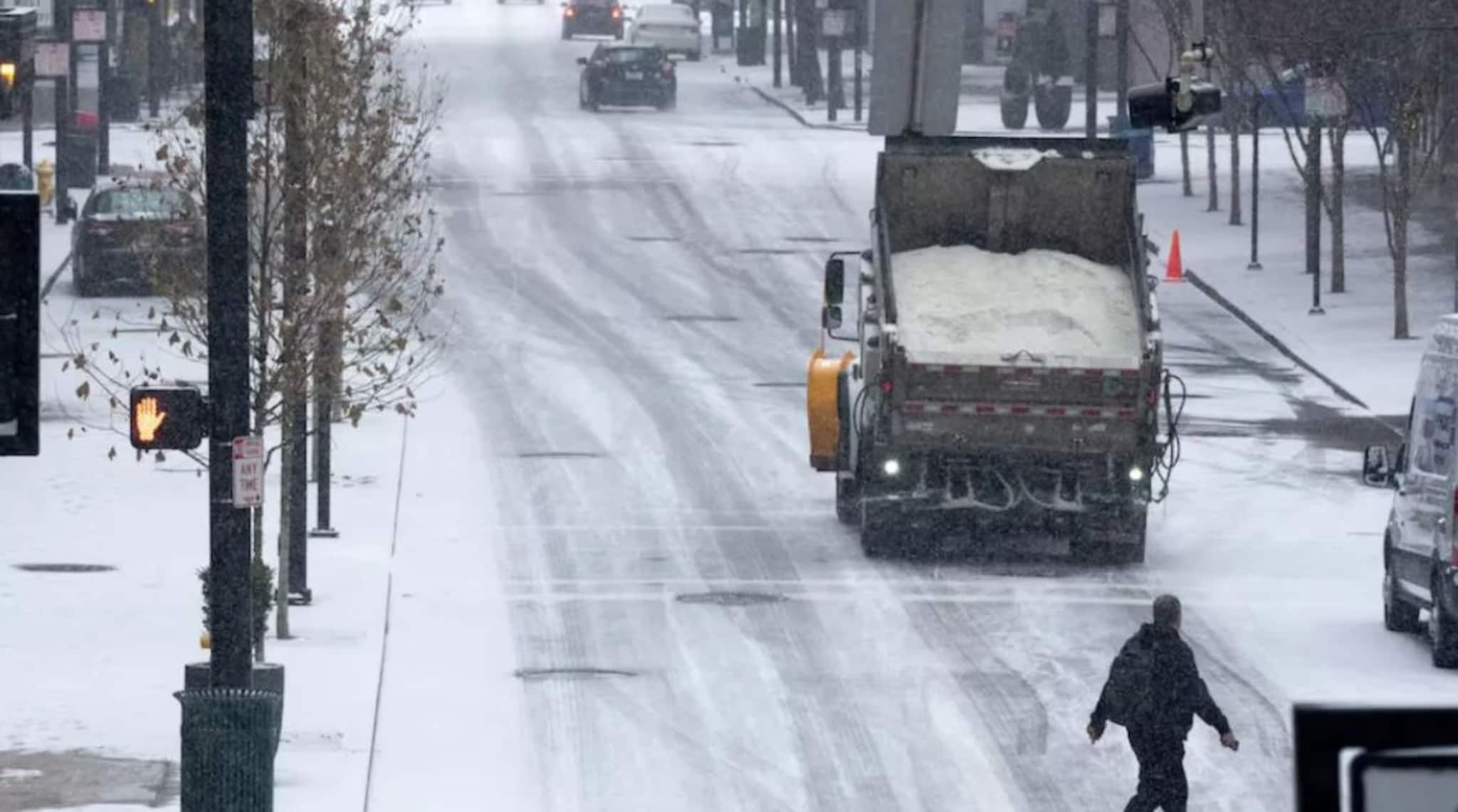 ভয়াবহ তুষারঝড়ের কবলে যুক্তরাষ্ট্র, ৭ রাজ্যে জরুরি অবস্থা!