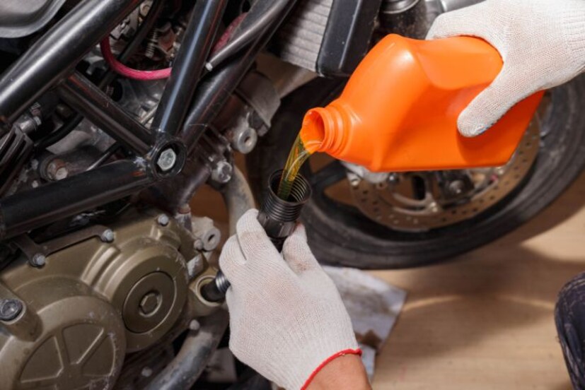 Mobil oil change, oil change mileage, engine oil change, Mobil oil recommendations, car maintenance, when to change oil, oil change interval, engine care, motor oil, oil change schedule, how often to change Mobil oil, vehicle oil maintenance, Mobil oil lifespan, মোবিল তেল পরিবর্তন, তেল পরিবর্তনের মাইলেজ, ইঞ্জিন তেল পরিবর্তন, মোবিল তেলের পরামর্শ, গাড়ি রক্ষণাবেক্ষণ, কখন তেল পরিবর্তন করবেন, তেল পরিবর্তনের সময়সূচী, ইঞ্জিন যত্ন, মোটর তেল, মোবিল তেল পরিবর্তন, গাড়ির তেল রক্ষণাবেক্ষণ, মোবিল তেলের আয়ু