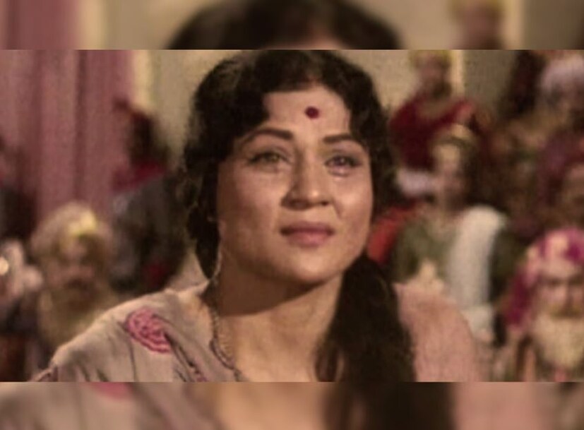 নিরূপা রায় গুজরাটের ভালসাদে একটি গুজরাটি পরিবারে জন্মগ্রহণ করেন। আজ নিরূপা রায়ের ৯৩তম জন্মবার্ষিকী। তাঁর বাবা ছিলেন রেলওয়ের কর্মচারী। নিরূপা রায়ের আসল নাম কান্তা চৌহান। তিনি চলচ্চিত্রে প্রবেশ করেন এবং কান্তা চৌহান থেকে তাঁর নাম পরিবর্তন করে নিরূপা রায় হন। 