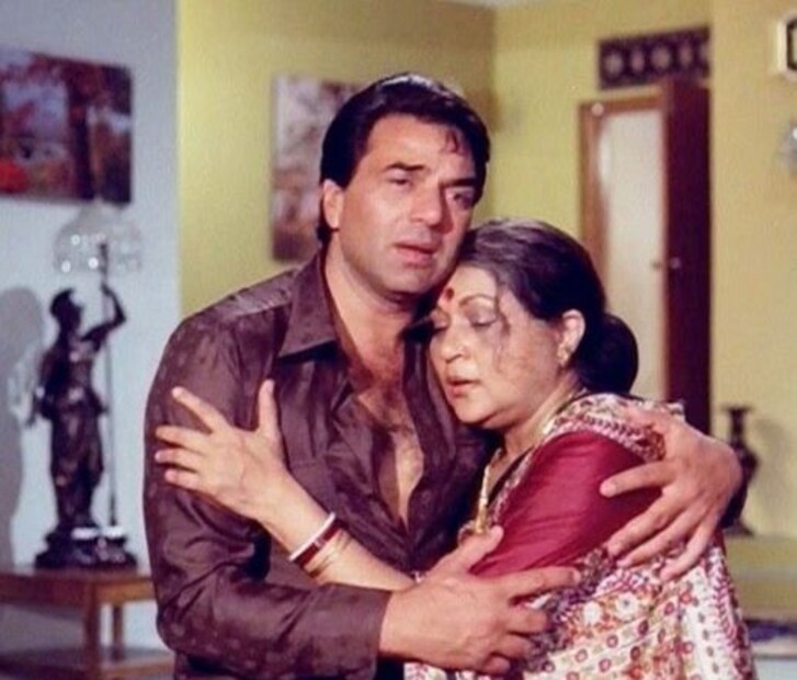 বাস্তব জীবনেও নিরূপা রায়ের সন্তানরা বিশেষ কিছু হয়ে ওঠেনি। কয়েক বছর আগে, নিরূপা রায়ের ছেলেদের একটি ভিডিও প্রকাশিত হয়েছিল, যাতে তাঁদের একে অপরের সঙ্গে মারামারি করতে দেখা যায়। আসলে তাঁর ছোট ছেলের বিয়ে হওয়ার পরপরই তাঁর স্ত্রী নিরুপার ওপর নির্যাতন শুরু করে। ছোট মেয়ের জামাই তাঁর শাশুড়ি ও শ্বশুর নিরূপা রায় ও কমল রায়কে যৌতুকের জন্য হয়রানির অভিযোগ এনে তাদের বিরুদ্ধে মামলা করেন। 