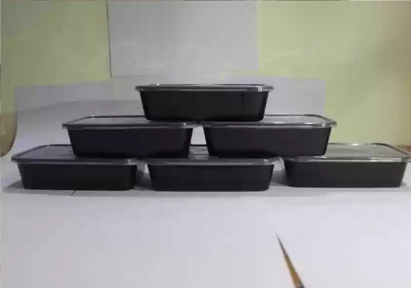 দাবি করা হয়েছে, কিছু প্লাস্টিকে ইচ্ছে করে কালো রঙ করা হয়। কারণ সেসব প্লাস্টিকের এমন অবস্থা হয় যে তাতে কালো রঙ না করলে ক্রেতারা নিতে চাইবেন না। সেই কালো রঙে থাকে ক্যাডমিয়াম, লেড, নিকেল, ক্রোমিয়াম ও পারদের মতো ধাতু থাকে।