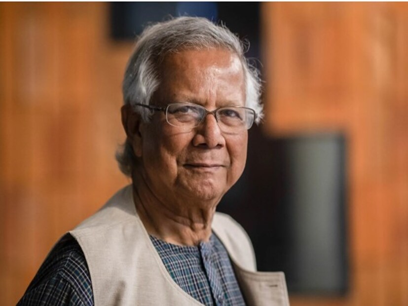 এখানেই শেষ নয়, মোবাইল ফোনের রিচার্জ-সহ বিভিন্ন ক্ষেত্রেও কর আরোপ করা হয়েছে। আর এই নিয়েই নিজের দেশেই জনরোষের মুখে পড়েছে ইউনূসের সরকার।