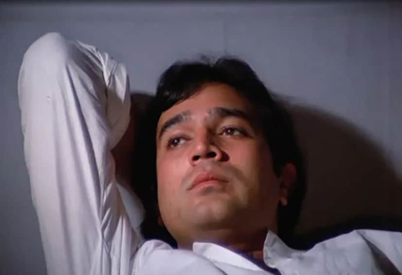রাজেশ খান্না তাঁকে অনেক সম্মান করতেন। এই অভিনেত্রীর বিয়েতেই রাজেশ খান্না কেঁদেছিলেন এবং বলেছিলেন যে আমি আমার ডান হাত হারিয়েছি! যেই রাজেশ খান্নার জন্য লাখ লাখ মেয়ে পাগল ছিল, সেই রাজেশকে কাঁদিয়ে ছেড়েছিলেন এই অভিনেত্রী৷