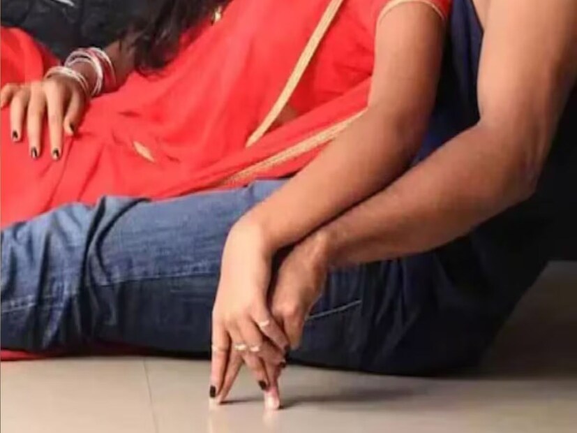 মহিলার ভাই তাঁকে ফিরিয়ে আনার চেষ্টা করে। কিন্তু এরমধ্যে তাঁর জামাইবাবু বিষয়টিতে হস্তক্ষেপ করেন এবং ছোট বোনও তাঁর প্রতি আনুগত্য ঘোষণা করে। সে জানায়, সে তাঁর জামাইবাবুর সঙ্গেই থাকবেন।