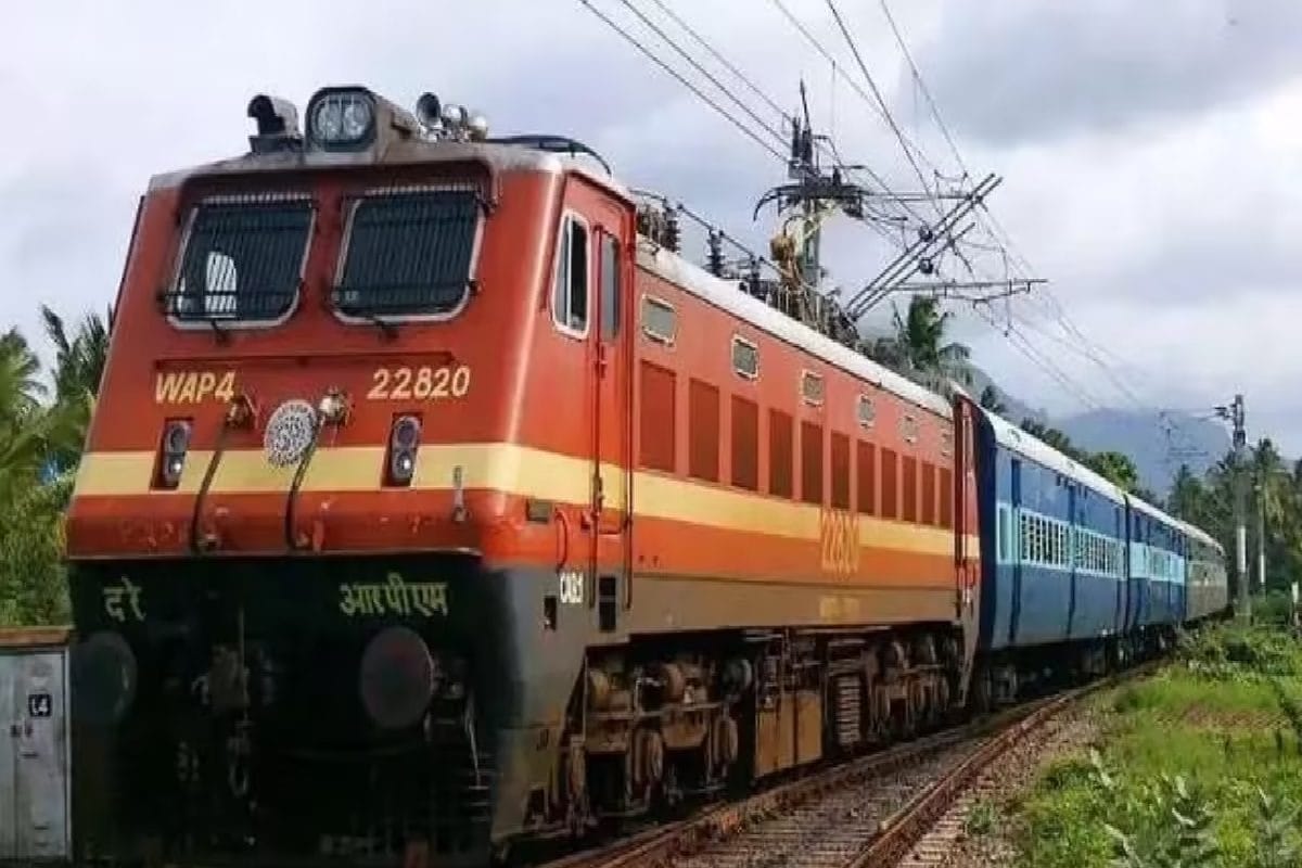 Train news: ঘুরতে যাওয়ার জন্য ট্রেনের টিকিট কাটবেন! কী করে বুঝবেন কোনও ট্রেন সুপারফাস্ট না এক্সপ্রেস?