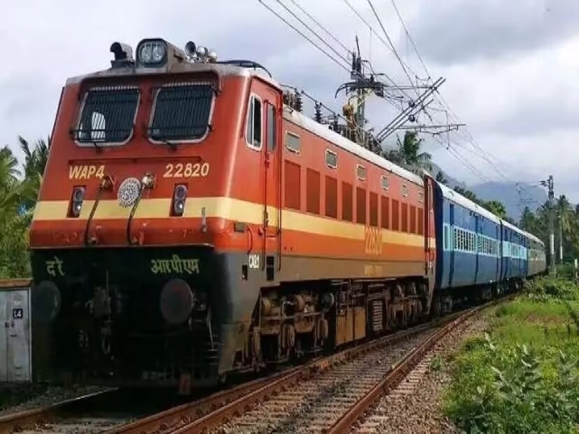 সংবাদ সংস্থা এএনআইকে কমিউনিটি হেলথ সেন্টার (CSC) এর চিকিৎসক সুভাষ দুবে বলেছেন, &quot;দুইজন আহত ব্যক্তিকে সকাল ৭টার দিকে স্বাস্থ্যকেন্দ্রে আনা হয়। তাঁদের শরীরে বেশি আঘাত ছিল না, তাই আমরা প্রাথমিক চিকিৎসার পরে ছেড়ে দিয়েছি।&quot;