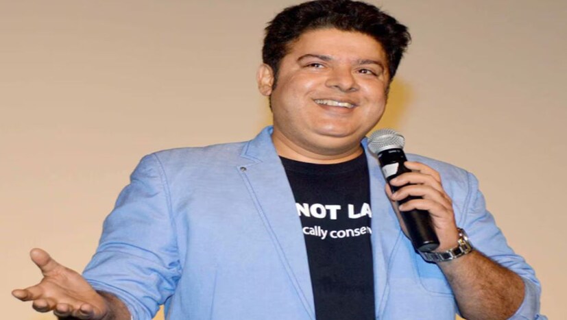 তিনি আরও বলেন, 'এখন সবাই ইউটিউব বা সোশ্যাল মিডিয়ায় অনেক কথা শেয়ার করি, তবে আমার ক্যারিয়ারের প্রথম দিনগুলিতে আমি কেবল শিরোনাম থাকতাম চাঞ্চল্যকর কথা বলার জন্য। আমি যখন টিভিতে কাজ করতাম তখন আমার কাজ ছিল মানুষকে বিনোদন দেওয়া। অনেক মানুষকে বিরক্তও করেছি। আজ যখন আমি আমার কিছু সাক্ষাত্কার দেখি, আমার মনে হয় আমি একটি টাইম মেশিন নিয়ে ফিরে যেতে পারি এবং সেই লোকটিকে থামাতে পারি - বলুন, 'ইডিয়ট, আপনি কী বলছেন? তুমি এত স্পষ্টভাষী কেন?' শব্দ কোন ব্যাপার না, কাজ গুরুত্বপূর্ণ। কারণ আমি খুব স্পষ্টভাষী ছিলাম, যা ছিল সমস্যার। যখনই আমি এটা বুঝতে পেরেছি, আমি ক্ষমা চাইতাম, কিন্তু যখন কাজ বন্ধ হয়ে যায়, আমার জীবনও যেন শেষ হয়ে যায়। আমি অনেক শান্ত হয়েছি। এখন শুধু কাজ করে বাঁচতে চাই।