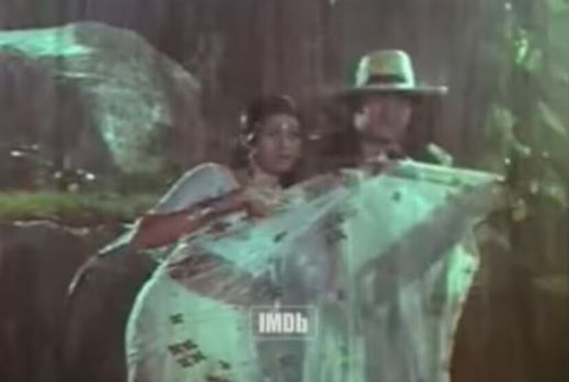 এই দুই সুপারস্টারই হিন্দি ফিল্ম ইন্ডাস্ট্রির রত্ন। যদিও তিনি আজ আমাদের মাঝে নেই। কিন্তু তার কাজ এখনো মানুষের মন জয় করে চলেছে। আজও মানুষ তাদের মন থেকে মুছে ফেলতে পারেনি এই তারকাদের স্মৃতি।
