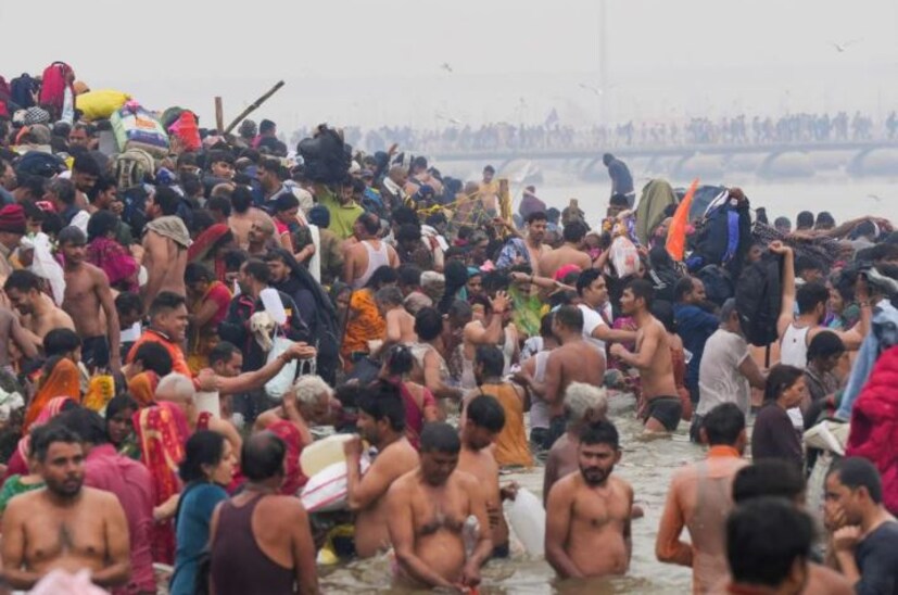 তিনি জানান যে এতটাই ভিড় ছিল যে মানুষ নড়াচড়াও করতে পারছে না। শাহী স্নানে পৌঁছাতে মাত্র পাঁচ ঘণ্টা লেগেছিল এবং পরিস্থিতি নিয়ন্ত্রণের বাইরে চলে যায়। ব্যারিকেড ভেঙে যায়, মানুষ একে অপরের উপর আছড়ে পড়ে। এই বিশৃঙ্খলার মধ্যে, মূর্তিটির চোখ ভিড়ের মধ্যে পড়ে থাকা দুই মহিলার উপর পড়ে। পরিস্থিতি এতটাই খারাপ ছিল যে লোকেরা তাদের উপর দিয়ে যাচ্ছিল - না তাকিয়ে, না থেমে।