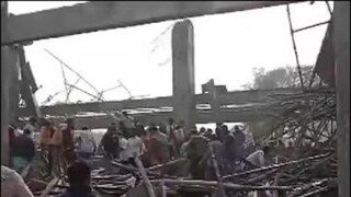 বহু মানুষের আটকে থাকার আশঙ্কা। ছবি- পিটিআই