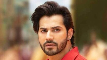 মুষরে পড়লেন বরুণ ধাওয়ান! মুষরে পড়লেন বরুণ ধাওয়ান!