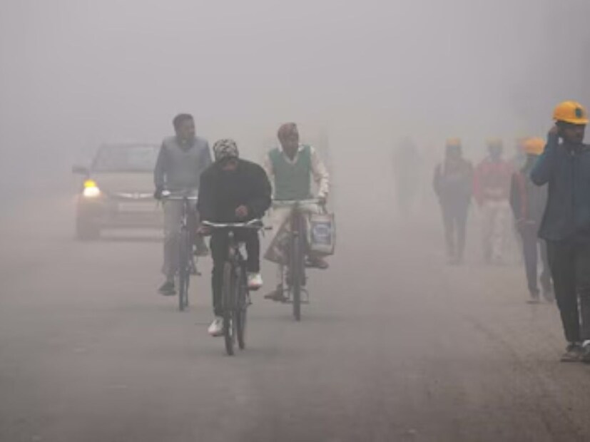 বুধবার থেকে ফের তাপমাত্রা বাড়বে। সামান্য শীতের আমেজ ফিরলেও ফেব্রুয়ারির মাঝামাঝি শীতের বাংলা থেকে বিদায় বলে অনুমান আবহাওয়াবিদদের।