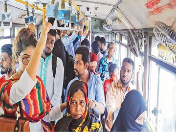 সাঁতরাগাছি রুটের চলন্ত বাসে মহিলাদের সঙ্গে অশ্লীল আচরণ! তার পর যা হল...চমকে যাবেন!