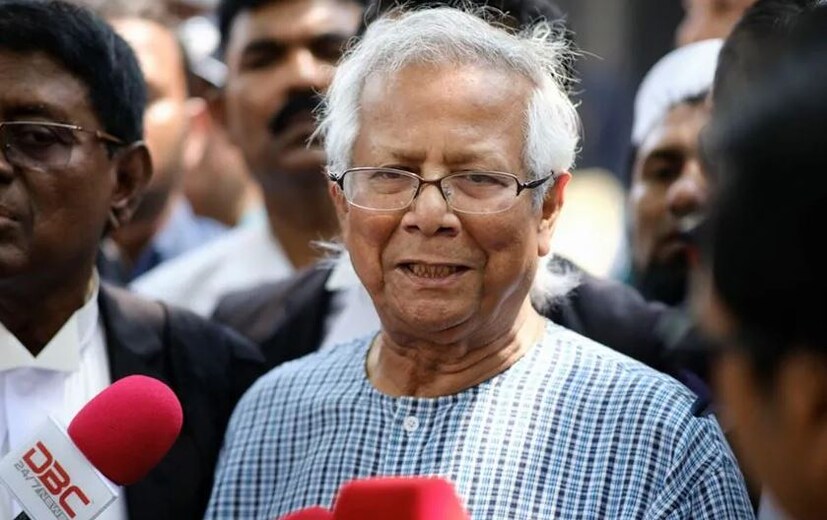 বাংলাদেশের উত্তর, পূর্ব এবং পশ্চিমে ভারতের সঙ্গে সীমান্ত রয়েছে এবং দক্ষিণে বঙ্গোপসাগর রয়েছে। এটি মিয়ানমারের সঙ্গে ২৭০ কিলোমিটার প্রসারিত সীমান্ত ভাগ করে নিয়েছে। ভারত ও মিয়ানমার উভয় সীমান্তে বাংলাদেশ ট্যাংক মোতায়েনের পরিকল্পনা করছে বলে জানা গিয়েছে।