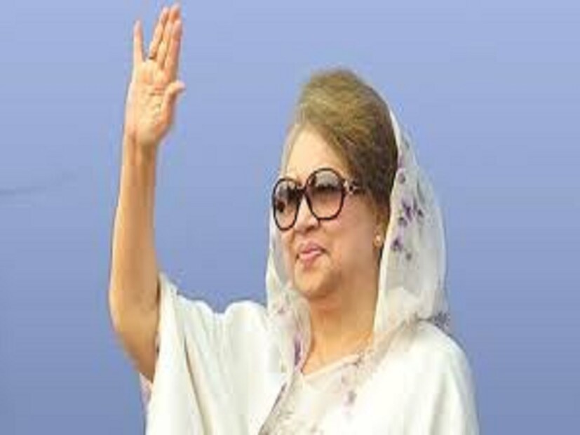 ভারতকে আক্রমণের তালিকায় শীর্ষে রয়েছে বিএনপি। নাম না করে বিএনপি চেয়ারপারসনের পররাষ্ট্রবিষয়ক উপদেষ্টা কমিটির বিশেষ সহকারী ইশরাক হোসেন একাধিক বিষয় নিয়ে ভারতকে কটাক্ষ করেছেন। 