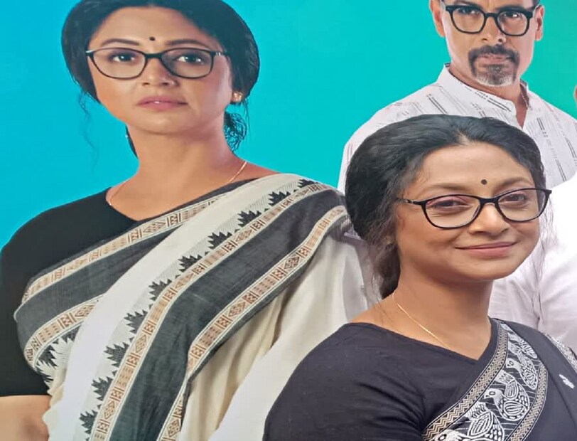 ধারাবাহিকে দেখা যাচ্ছে বিধবা অপরাজিতা! তাঁর স্বামীর বন্ধু সুদীপ! বন্ধুর মৃত্যুর পর থেকে অপরাজিতাদের বাড়িতেই থেকে গিয়েছেন সুদীপ নতুন কাকা নামে! photo source collected