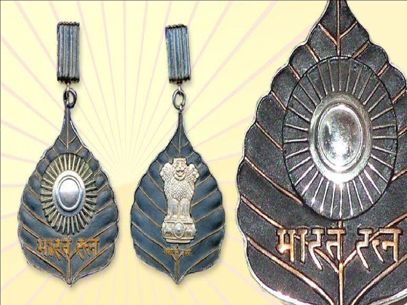 রাষ্ট্রপতি স্বয়ং প্রাপকের হাতে ভারতরত্ন পুরস্কার তুলে দেন। দেওয়া হয় একটি মেডেল এবং রাষ্ট্রপতি স্বাক্ষরিত প্রশস্তি পত্র। 