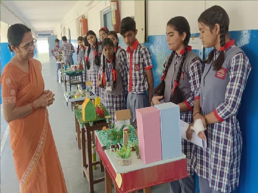 KVS-এ ভর্তির জন্য ক্লাস অনুযায়ী বয়সের মানদণ্ড - KVS-এ ২ শ্রেণীতে ভর্তির জন্য আবেদনকারীর বয়স ৮ বছরের কম হতে হবে। KVS-এ ভর্তির জন্য ক্লাস অনুযায়ী বয়সের মানদণ্ড জানতে নিম্নলিখিত তালিকার দিকে নজর দেওয়া যাক - ৩১ মার্চ অনুযায়ী ক্লাস-সহ সর্বনিম্ন বয়স - - ১ ক্লাসের জন্য ৬ বছর থেকে ৮ বছর - ২ ক্লাসের জন্য ৭ বছর থেকে ৯ বছর - ৩ ক্লাসের জন্য ৮ বছর থেকে ১০ বছর - ৪ ক্লাসের জন্য ৯ বছর থেকে ১১ বছর - ৫ ক্লাসের জন্য ১০ বছর থেকে ১২ বছর