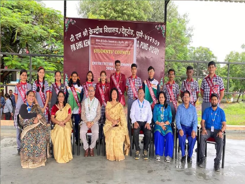 KVS-এ ভর্তির যোগ্যতা - কেন্দ্রীয় বিদ্যালয় সংগঠন অর্থাৎ KVS-এ ভর্তির যোগ্যতার মানদণ্ড KVS অফিসিয়াল ওয়েবসাইট kvsangathan.nic.in-এ প্রকাশিত হয়েছে। সর্বশেষ তথ্য অনুসারে, ২০২৫ সালে KVS-এ প্রথম শ্রেণীতে ভর্তির জন্য আবেদনকারীর ন্যূনতম বয়স ৬ বছরের কম হতে হবে।