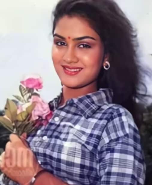যদিও তেলুগু ইন্ডাস্ট্রিতে উর্বশীকে প্রধান অভিনেত্রী হিসেবে গণ্য করা হয় না। কিন্তু বেশ কিছু ছবিতে পার্শ্বচরিত্রে অভিনয় করেছিলেন। তেলুগু দর্শকদের মধ্যে তিনি ক্যারেক্টার আর্টিস্ট বলেই পরিচিত ছিলেন। ১৯৮৭ সালে মুক্তিপ্রাপ্ত ‘নিউ দিল্লি’ নামের হিন্দি ছবিতে অভিনয় করেছিলেন উর্বশী। অভিনয় প্রতিভার জোরে ২০০৬ সালে বেস্ট সাপোর্টিং অ্যাক্ট্রেস ক্যাটাগরিতে জাতীয় পুরস্কার পর্যন্ত পেয়েছিলেন। 