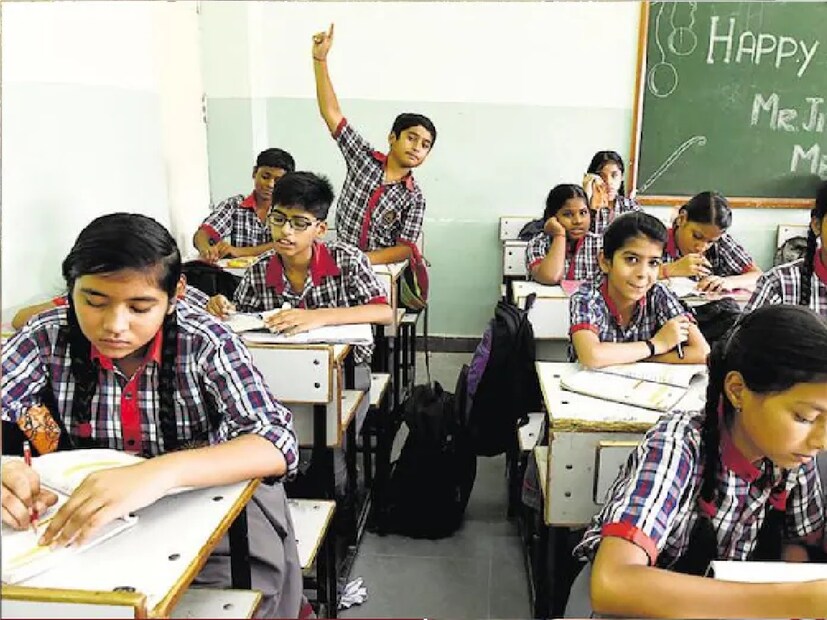 KVS-এ ২০২৫-২৬ সেশনে ভর্তি - সারা দেশে প্রায় ১,২৫৩টি কেন্দ্রীয় বিদ্যালয় রয়েছে, যা বিভিন্ন রাজ্যে অবস্থিত। KVS কেন্দ্রীয় সরকার দ্বারা পরিচালিত হয়, যা প্রধানত কেন্দ্রীয় সরকারি কর্মচারীদের সন্তানের শিক্ষার দিকে মনোনিবেশ করে। তবে সাধারণ নাগরিকরাও রাজ্যভিত্তিক সংরক্ষণের মানদণ্ড অনুযায়ী তাঁদের সন্তানদের এই স্কুলে ভর্তি করতে পারেন।