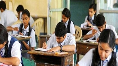 মাধ্যমিকের তৃতীয় দিনে ঘটনার ঘনঘটা। (প্রতীকী ছবি) মাধ্যমিকের তৃতীয় দিনে ঘটনার ঘনঘটা। (প্রতীকী ছবি)