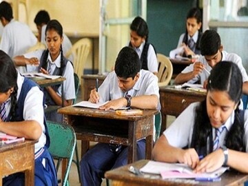 মাধ্যমিকের তৃতীয় দিনে ঘটনার ঘনঘটা। (প্রতীকী ছবি)