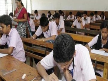 Madhyamik 2025: অঙ্ক পরীক্ষায় এআই অ্যাপ, বন্ধুর বান্ধবীকে প্রশ্নপত্র! মাধ্যমিকে বাতিল হল ১৯ জনের পরীক্ষা Madhyamik 2025: অঙ্ক পরীক্ষায় এআই অ্যাপ, বন্ধুর বান্ধবীকে প্রশ্নপত্র! মাধ্যমিকে বাতিল হল ১৯ জনের পরীক্ষা