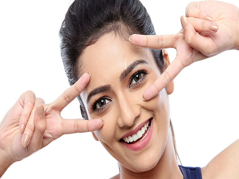 যদি দীর্ঘদিন চিনি খাওয়া বন্ধ রাখেন, তবে কর্ম ক্ষমতা এবং রোগ প্রতিরোধ ক্ষমতা দুই-ই বৃদ্ধি পাবে। মানসিকভাবে শান্তি পাবেন। চোখে, মুখে এবং শরীরে যে ফোলাভাব রয়েছে, তা কমে যাবে, চেহারা আগের তুলনায় সুন্দর- হবে।