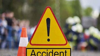 আশঙ্কাজনক অবস্থায় হাসপাতালে ভর্তি করানো হয়েছে আহত বাইক আরোহীকে। বেপরোয়া বাইকটির আরোহীদের খোঁজে তল্লাশি শুরু করেছে পুলিশ। প্রতীকী ছবি