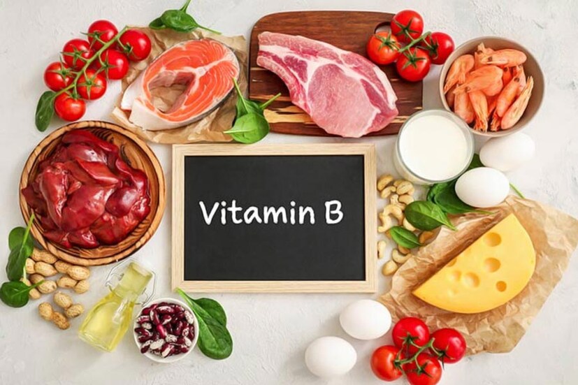 গবেষণায় প্রমাণিত, শরীরে ভিটামিন বি-র ঘাটতি হলে ত্বকে বলিরেখা দেখা দেয়। পাশাপাশি ঠোঁট ফেটে যায়, ত্বক শুষ্ক হয়ে যায়, ব্রণ ও র&#x200d;্যাশ দেখা দেয়।চিকিৎসকেরা বলছেন, ভিটামিন বি কমপ্লেক্স ৮ রকম ভিটামিনের সমন্বয়ে তৈরি।