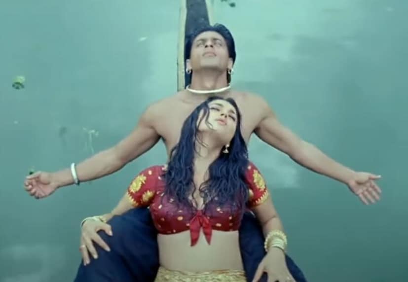 *'জিয়া জলে' গানটি গেয়েছিলেন লতা মঙ্গেশকর এবং সঙ্গীত পরিচালক এ আর রহমান। গানটিতে, প্রীতি জিন্টা তাঁর অভিব্যক্তির মাধ্যমে বিয়ের রাতের অনুভূতি খুব গভীরভাবে প্রকাশ করেছেন। গুলজার এক সাক্ষাৎকারে বলেছিলেন, যদি তিনি গানটিতে একটিও অশ্লীল শব্দ ব্যবহার করতেন, তাহলে লতা মঙ্গেশকর এটি গাইতেন না। 