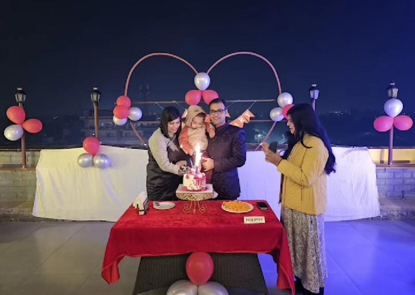 আইপিএস স্বর্ণ প্রভাত দোর্দণ্ডপ্রতাপ আইপিএস অফিসার। মোতিহারি থেকে আগে গোপালগঞ্জে এসপি থাকার সময় তিনি ভূমি মাফিয়া, মদ মাফিয়া এবং বালি মাফিয়ার বিরুদ্ধে কঠোর পদক্ষেপ করেন। 