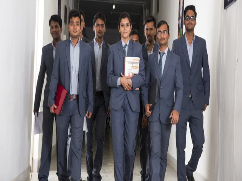 এই র&#x200d;্যাঙ্কিং এবং NIRF স্কোরগুলি আগের বছরে যে কোনও প্রতিষ্ঠানের সামগ্রিক কর্মক্ষমতা এবং বৃদ্ধির মূল্যায়ন করে। সংস্থাটি প্রধানত বিশ্ববিদ্যালয় এবং কলেজগুলিতে বিশেষ করে ইঞ্জিনিয়ারিং, ফার্মেসি এবং আইনের উপর দৃষ্টি নিবদ্ধ করে। প্রকাশিত সর্বশেষ NIRF র&#x200d;্যাঙ্কিং রিপোর্টের উপর ভিত্তি করে শীর্ষ ১০০টি ইঞ্জিনিয়ারিং, মেডিকেল এবং এমবিএ কলেজ সম্পর্কে জেনে নেওয়া যাক।