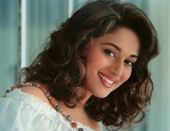 হিরোইন মাধুরীর থেকে কোনও অংশে কম নন তাঁর বোনেরা, প্রফেশন শুনলে চোখ কপালে উঠবে