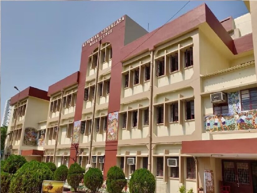 KVS-এ ভর্তির জন্য লটারি পদ্ধতি অনুসরণ করা হয়ে থাকে। যদি কারও নাম সিলেক্ট হয়, তাহলে তা স্কুলের অফিসিয়াল ওয়েবসাইটে আপলোড করা হবে এবং তারপরে তাদের KVS-এ ২০২৫-২৬ সেশনে ভর্তি করার জন্য সমস্ত নথি সহ অভিভাবকদের স্কুলে উপস্থিত হতে হবে।