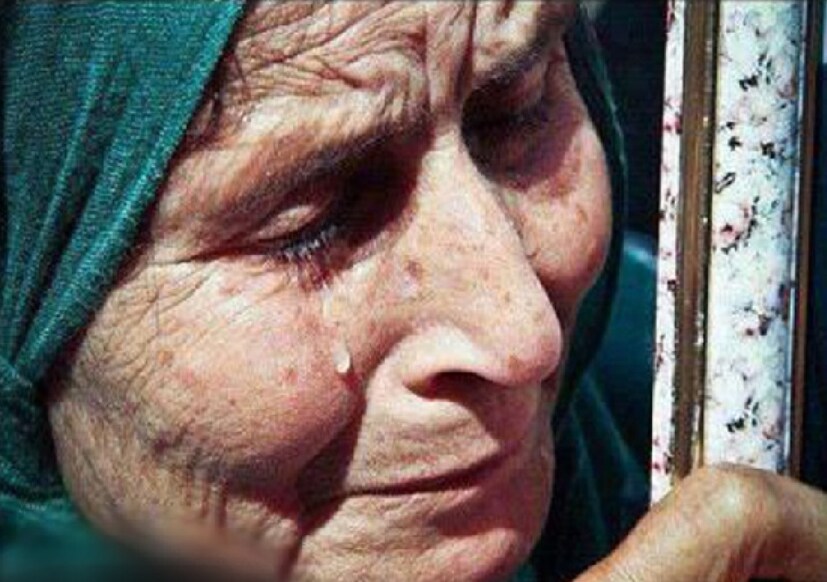 কান্না স্বাস্থ্যকর কেন?নিজেকে শান্ত রাখতে সাহায্য করে – মেডিক্যাল নিউজ টুডে-র মতে, যখন আমরা কাঁদি, তখন আমাদের প্যারাসিমপ্যাথেটিক নার্ভাস সিস্টেম (PNS) সক্রিয় হয়, যা আমাদের মানসিক শান্তি ও শিথিলতা দেয়। এই প্রক্রিয়া স্ট্রেস কমায় এবং আমাদের আরও ভাল অনুভব করতে সাহায্য করে।  
