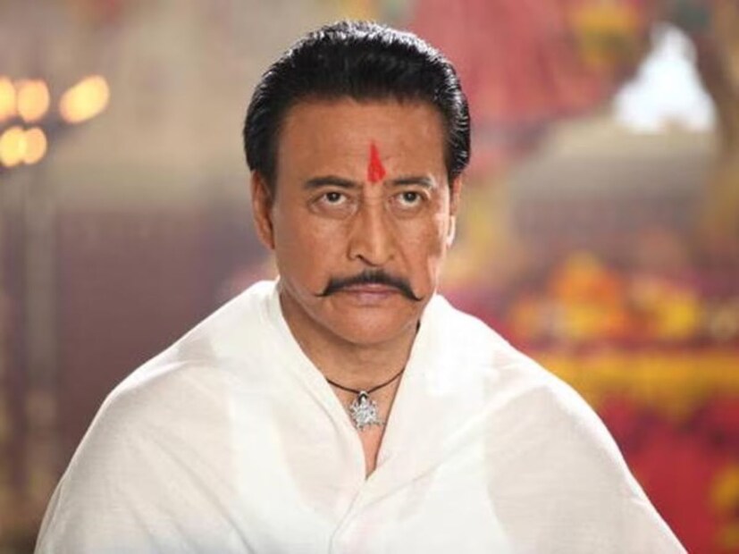 গব্বরের চরিত্রে নির্মাতাদের প্রথম পছন্দ ছিলেন বলিউডের সুপরিচিত ভিলেন ড&#x200d;্যানি। কিন্তু যেসময় ড&#x200d;্যানিকে এই চরিত্র অফার করা হয়েছিল, তিনি তখন মুম্বইতে ছিলেন না। শ&#x200d;্যুটিংয়ের কাজে বাইরে ছিলেন। 