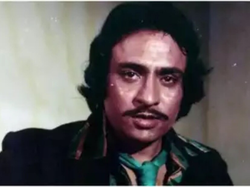 ড&#x200d;্যানি নাকচ করে দেওয়ার পর এই অফার যায় বলিউডের আর এক দুঁদে ভিলেন রঞ্জিতের কাছে। কিন্তু ড&#x200d;্যানি এবং রঞ্জিত ছিলেন একে অপরের বন্ধু। বন্ধু কোনও কারণে পারছেন না বলে সেই চরিত্রে তিনি করবেন, বন্ধুত্বের খাতিরে এমনটা করতে চাননি রঞ্জিত। ফলে তিনিও না বলে দেন। শেষমেশ আমজাদ খানের ঝুলিতে যায় গব্বরের চরিত্র। তৈরি হয় ইতিহাস। 