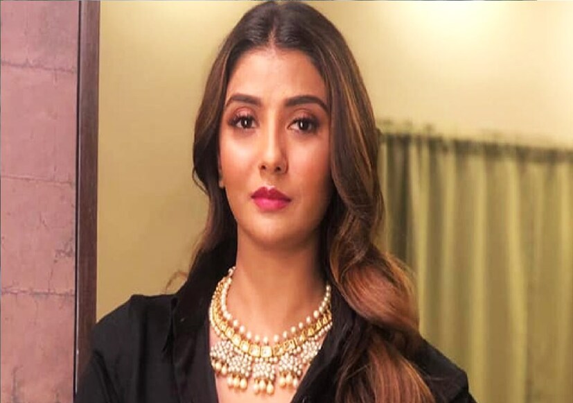 সামাজিক মাধ্যমে নিজের ব্যক্তিগত জীবন সম্পর্কে খোলসা না করলেও সম্প্রতি একটি ছবিকে ঘিরে পার্নোর সম্পর্কে জড়ানো নিয়ে নানা প্রশ্ন দানা বেঁধেছে। 