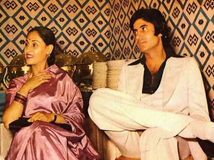 বহু বছর পর, সিমি গ্রেওয়ালের শোয়ে এসে জয়া বলেন যে, তিনি হনুমান চালিশা পাঠের করতেন সেই সময়। ডাক্তাররা যখন তাঁকে পুনরুজ্জীবিত করার জন্য মরিয়া ছিলেন, তখন হঠাৎ তারা তার পায়ের আঙুলে সামান্য নড়াচড়া লক্ষ্য করেন। সেই মুহূর্তে, তারা জানত যে এখনও লড়াই করছেন বিগ বি। 
