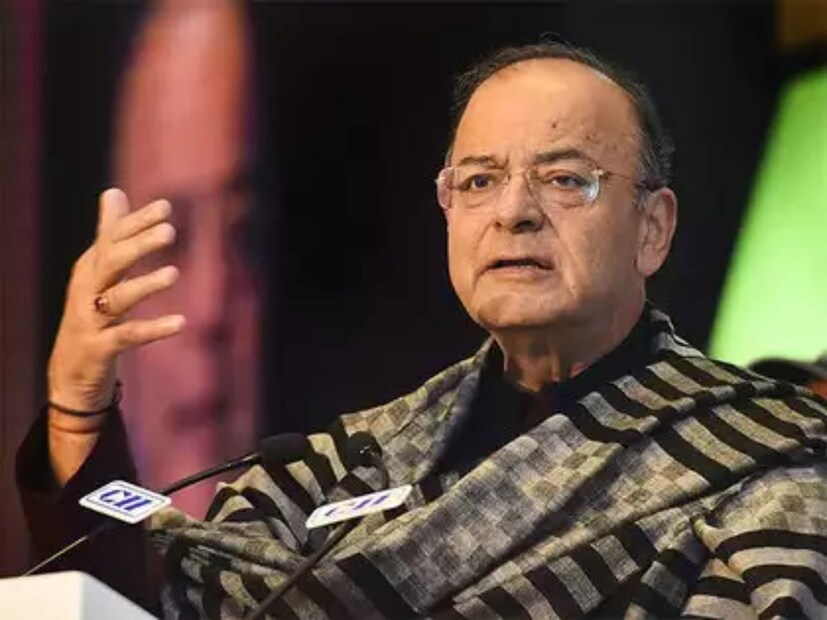 সেইধারাই বজায় রেখেছেন বর্তমান অর্থমন্ত্রী নির্মলা সীতারমণ। কিন্তু কেন এই ধারা বদলে ফেলেন প্রাক্তন অর্থমন্ত্রী অরুণ জেটলি?